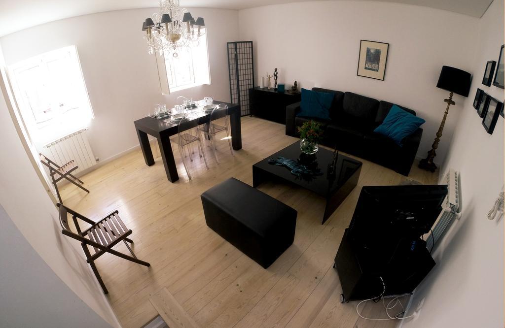 Triplex With Garage - Praca Das Flores Лиссабон Номер фото